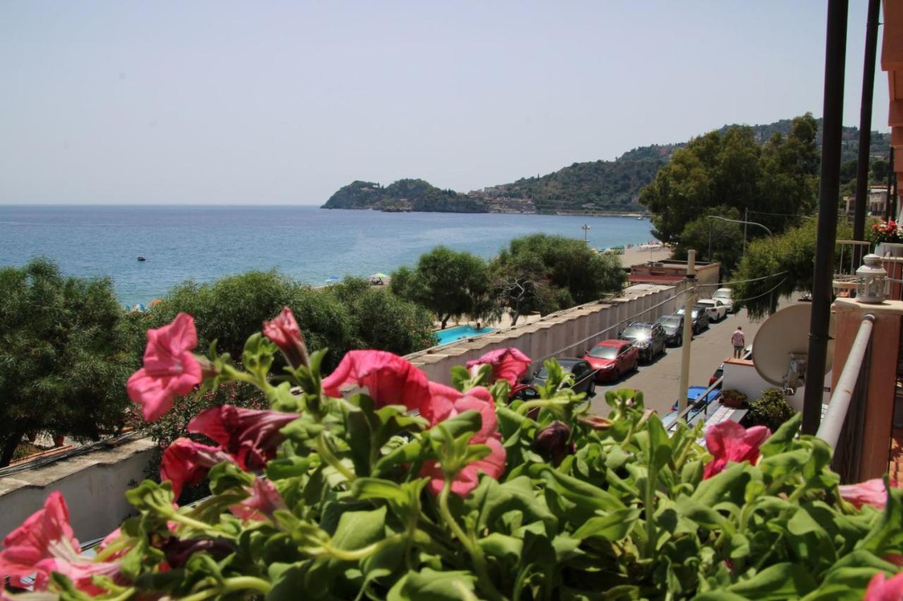 Poseidone Sea Apartment Taormina Mazzeo Exterior photo